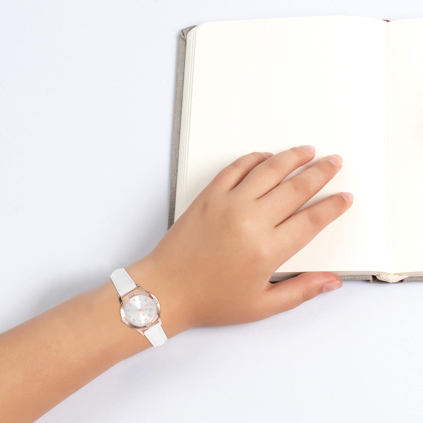 Fashionable Quartz Watch Women - Luxury Watch White recension och pris