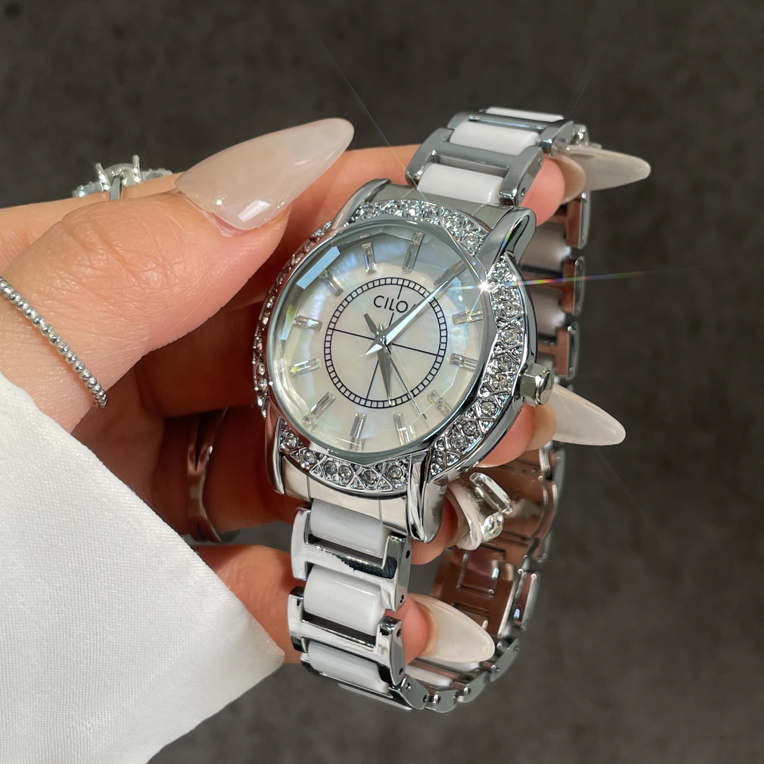 CILOA White Large Dial High-En - Luxury Watch White recension och pris
